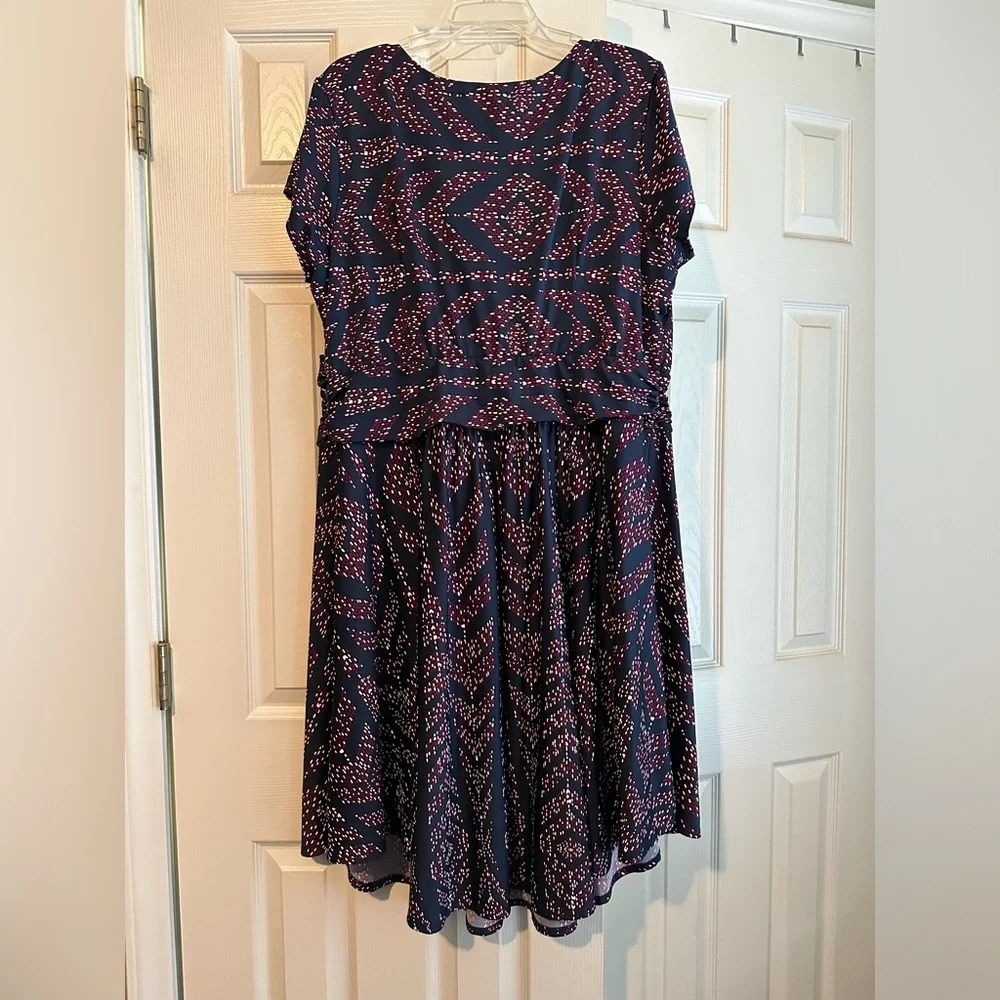 👗 Navy, Red & Off-White Faux Wrap Dress – Size 20 – Flattering & Chic! - Picture 4 of 4